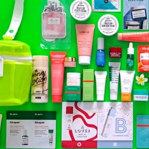 Holiday Glow Skincare Bundle ✨️